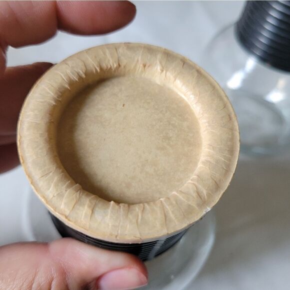 Set of 4 carafe glass containers with paper caps - Picture 2 of 8